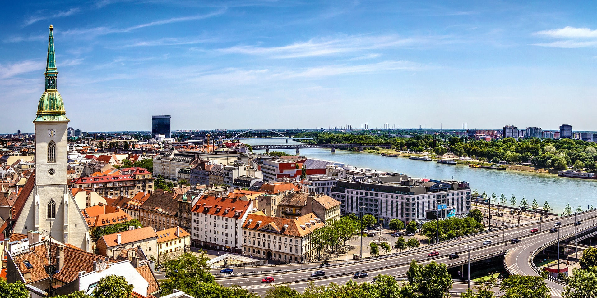 Panoráma Bratislavy a Dunaja